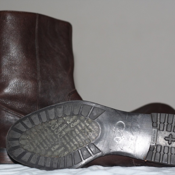 Slightly Worn Brown Short Bootie - Picture 4 of 4